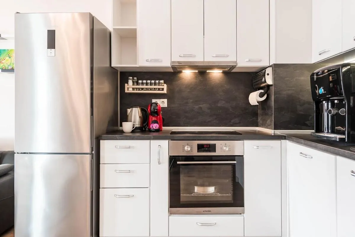 One Bedroom Apartment In Amelia Kabakum 바르나